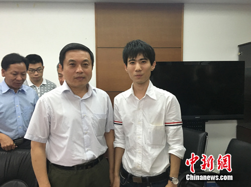 史晓刚与北京理工大学校长,中国科学院院士胡海岩合影.