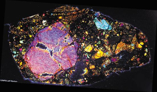 陨石内部世界曝光色彩斑斓似万花筒图