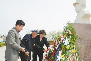 月2日,黄骅市羊二庄回族镇大赵村惨案遗址来了一位特殊的老人——沧县