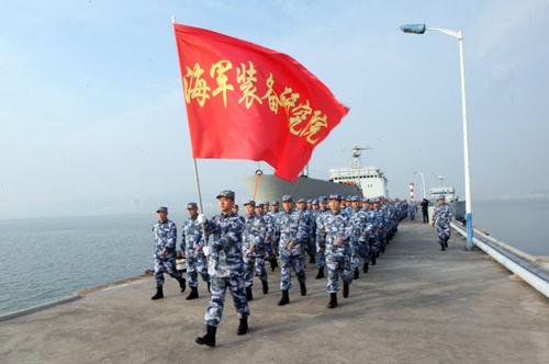 海军首次成规模组织科研人员航海实习部队见学