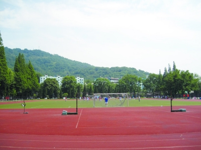 "我是南京师范大学足球协会的负责人,5月15日,我们需要在南师大紫金