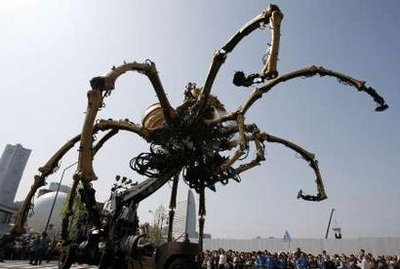 巨型"机器蜘蛛"亮相日本 庆横滨开港150周年(图)