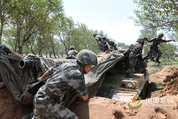 战神风采:解放军某炮兵旅实弹射击演练剪影-中新网