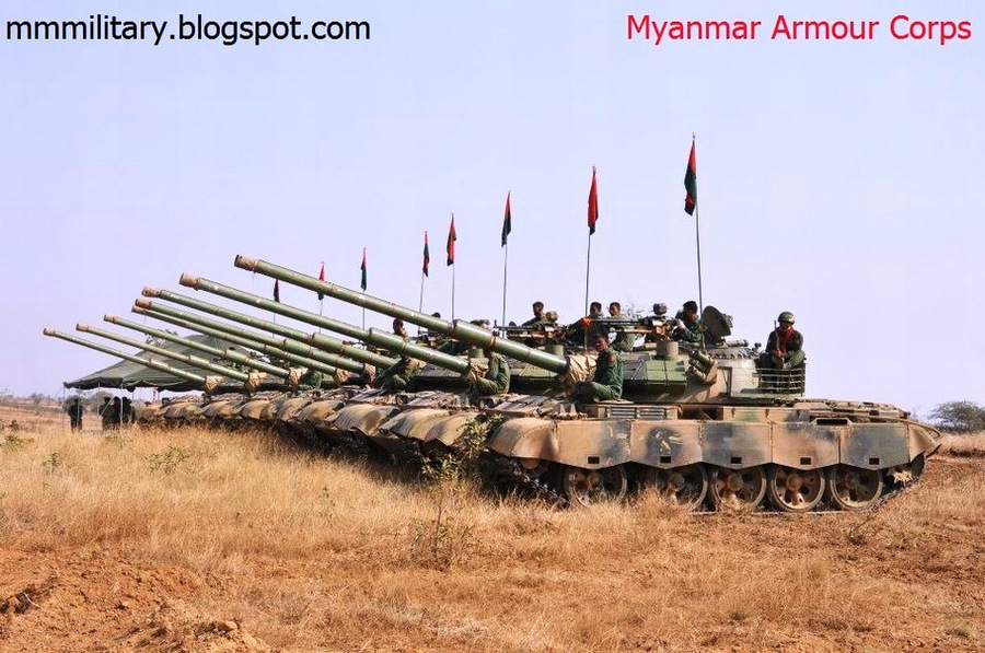 近日,一组缅甸陆军装甲部队的实弹射击训练照在网络上曝光.