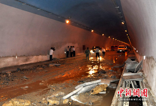 重庆一隧道透水事故致4死4伤