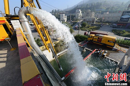 福建龙吸水装备30分钟抽干一个游泳池