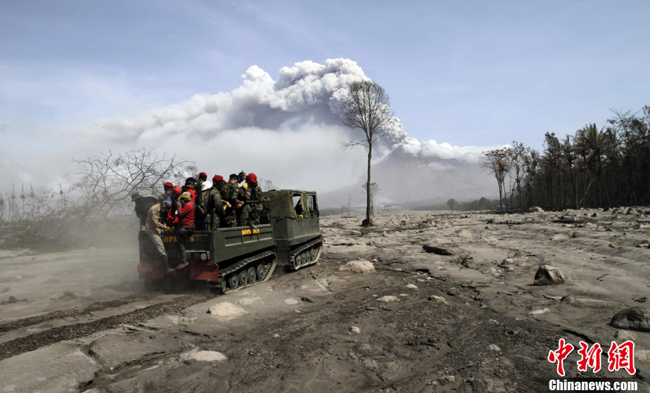 印尼默拉皮火山继续喷发[高清组图]34万人被迫