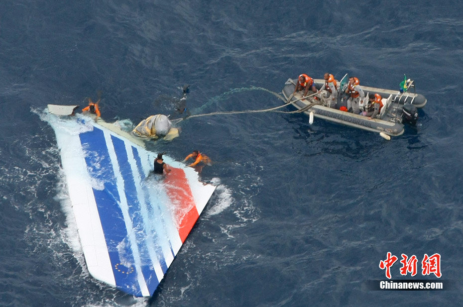 法国公布法航447失事客机最新深海残骸照片