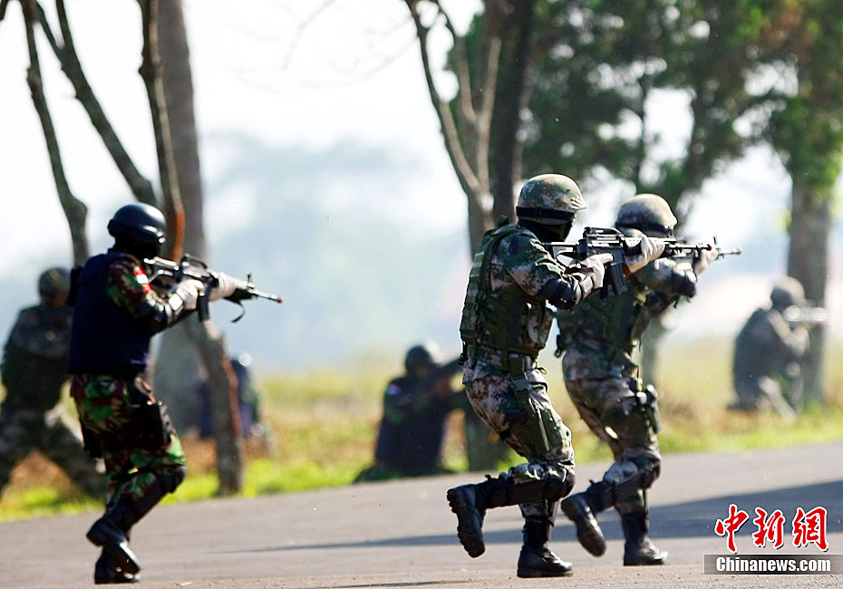 中国印尼利刃2011特种部队联合训练
