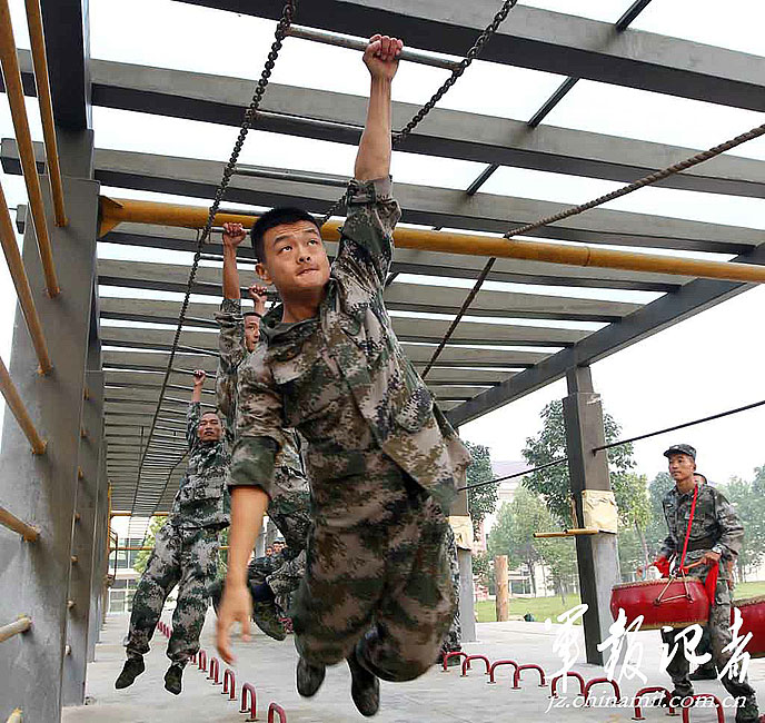 直击大学生士兵吴志辉的特战生涯1622