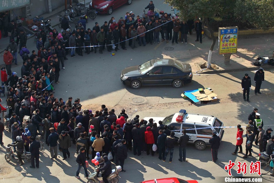 南京发生持枪抢劫案警方封锁现场全城布控