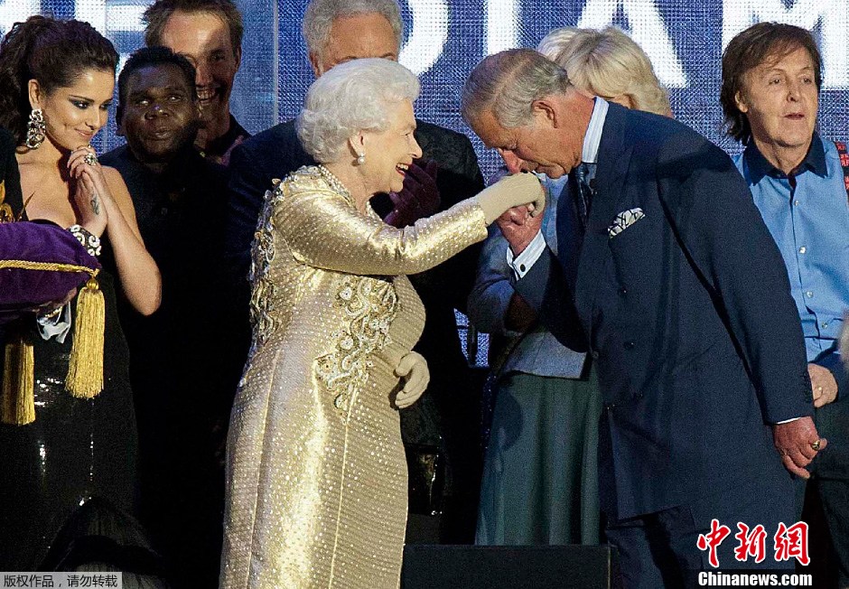英国女王登基60周年庆典音乐会盛况空前