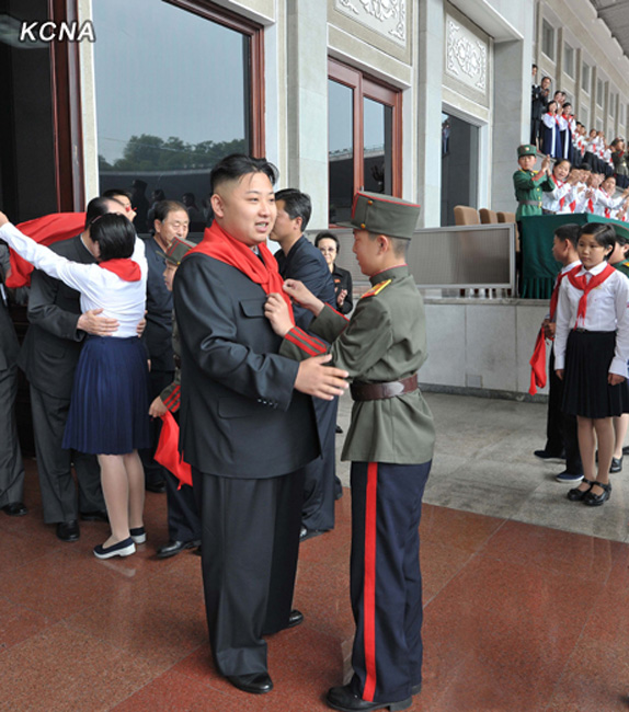 金正恩出席朝鲜庆祝少年团成立66周年大会