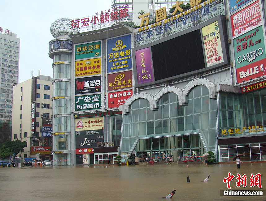 韦森特给海南带来豪雨海口市区被水淹