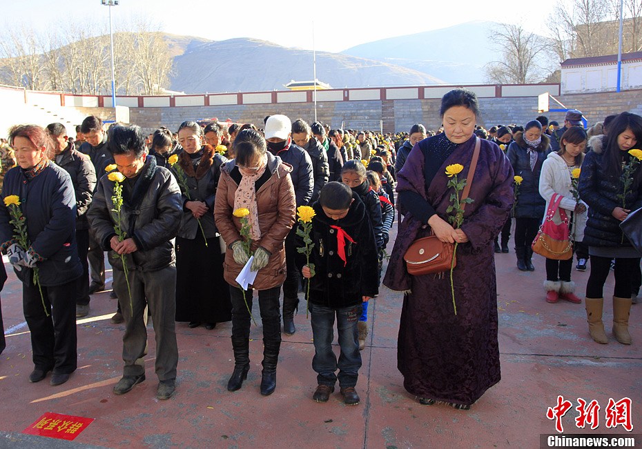 2月6日,四川甘孜藏族自治州炉霍县发生地震40周年,当地社会各界千余