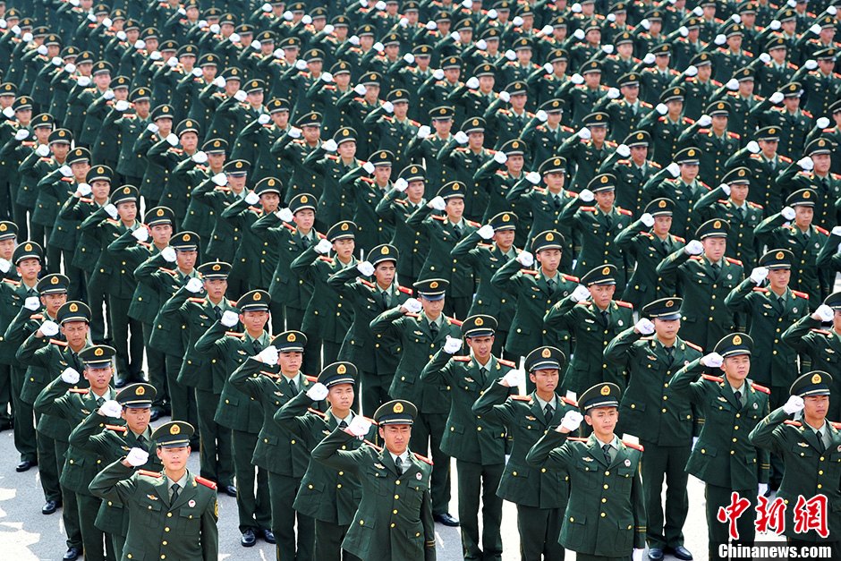 7月26日上午,江苏省武警总队组织部分担负亚青会安保任务部队在南京