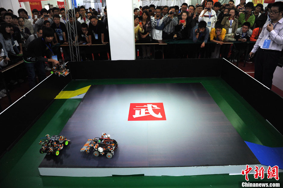 中国机器人大赛开赛武术机器人彪悍格斗