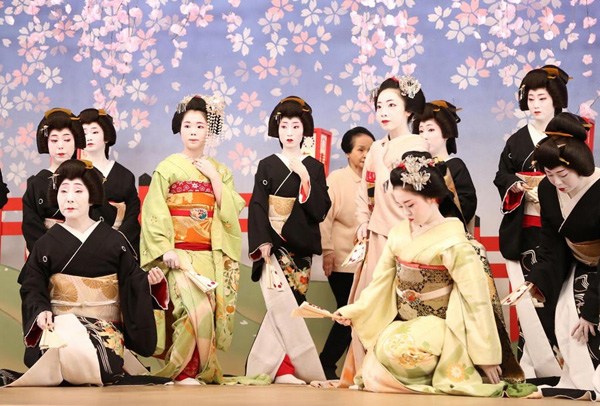 镜头下的日本京都舞伎排练场