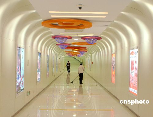 图:北京新建地下通道设计简约美观