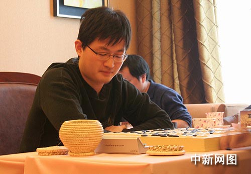 王檄九段首次登顶围棋西南王