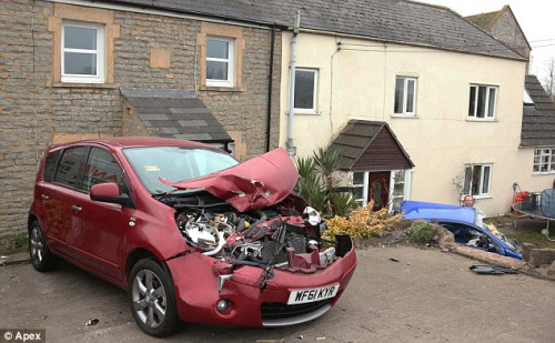英国最险路段招车祸12小时5起撞车事故图2