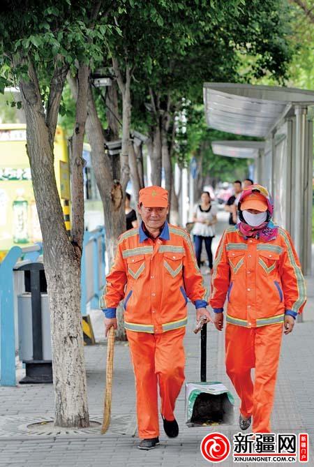 乌鲁木齐环卫工人换新装新制服更透气更吸汗