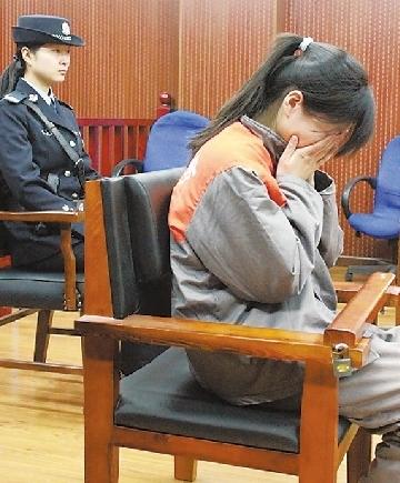 诈弹阻男友飞走偏执女子获刑半年