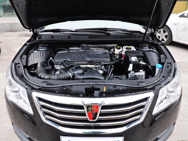 上汽榮威 2.0l 自動 發動機局部特寫