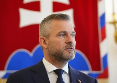 斯洛伐克当选总统宣誓就职 总理菲佐因健康原因未能出席