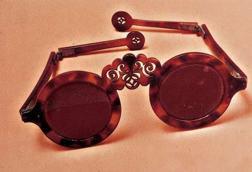 清代老玳瑁眼镜图片
