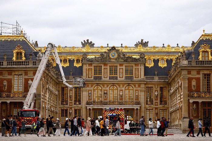法国凡尔赛宫短暂失火