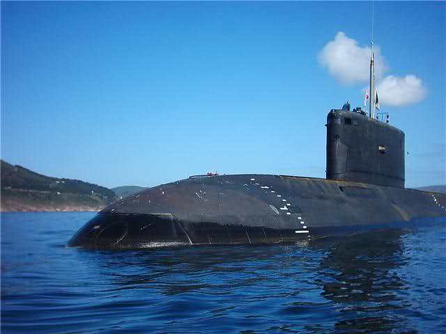 越南第2艘基洛级潜艇建成命名胡志明号