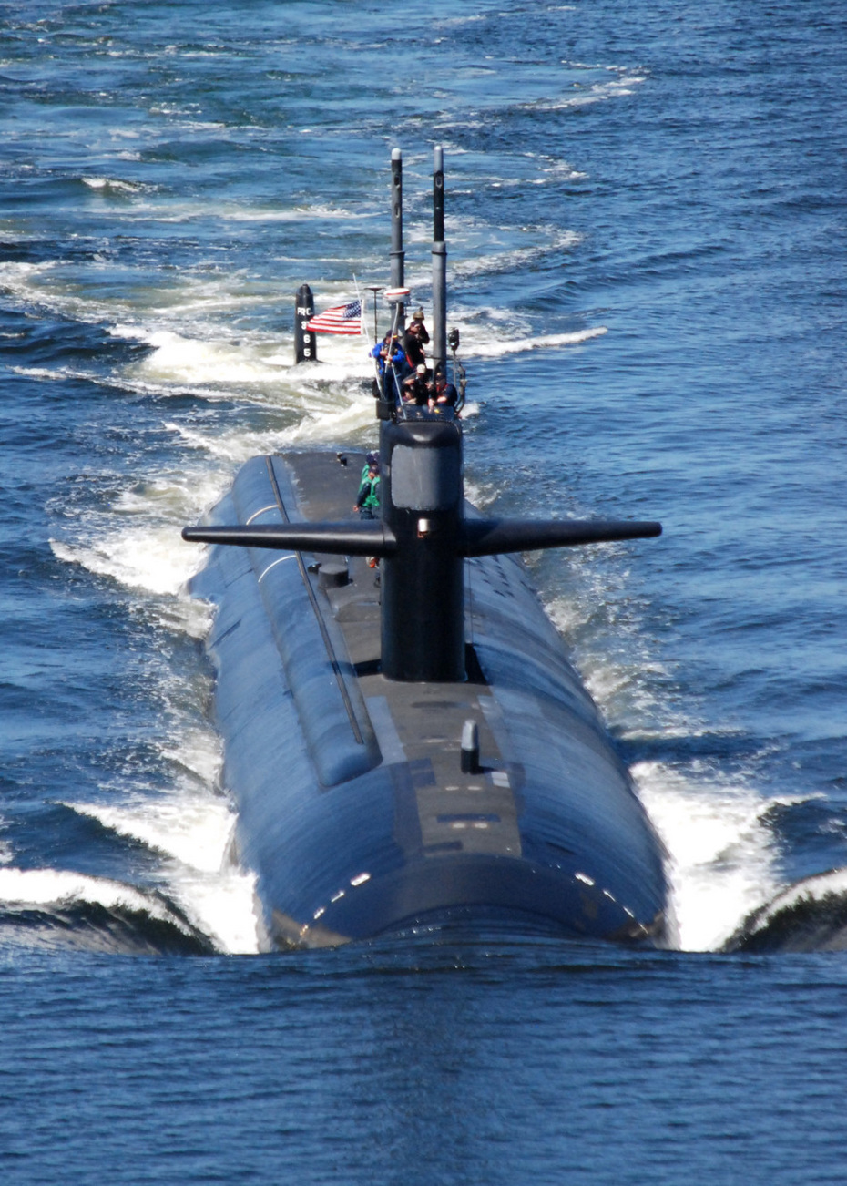 美军洛杉矶级核攻击潜艇亮相舰型还真挺帅