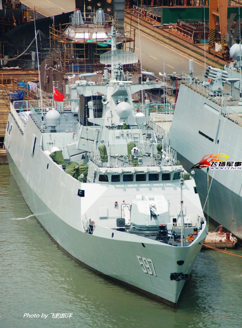 中国两型护卫舰直观对比056显得娇小了