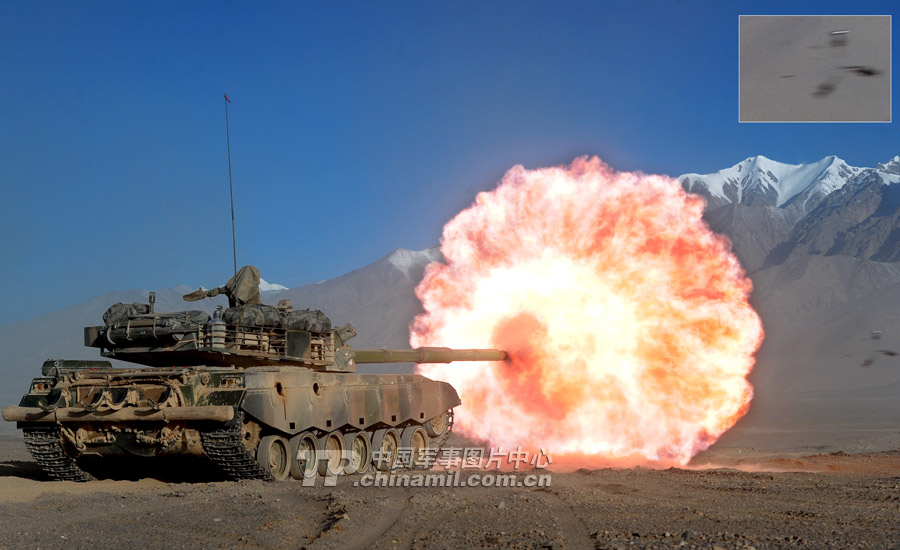 中国96式坦克5倍音速炮弹出膛瞬间被抓拍