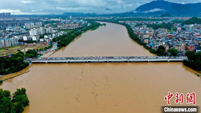 广西桂林强降雨持续漓江桂林市区段超警1米多