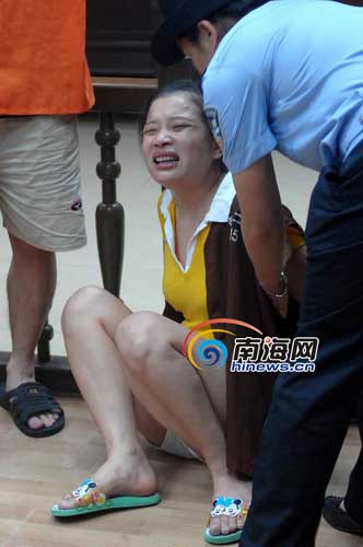 海口疯狂女毒贩一审被判死刑 听完审判瘫坐在地——中新网