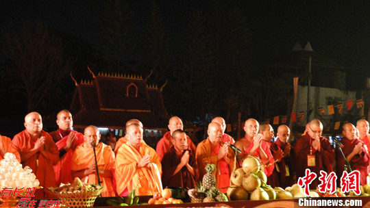 多國高僧大德西雙版納燃放孔明燈祈福3