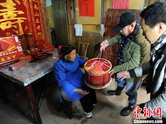 当今小脚女人缠足图片图片