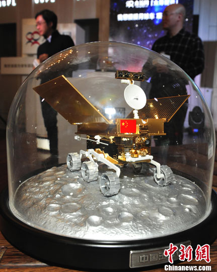 图玉兔号月球车模型在北京亮相