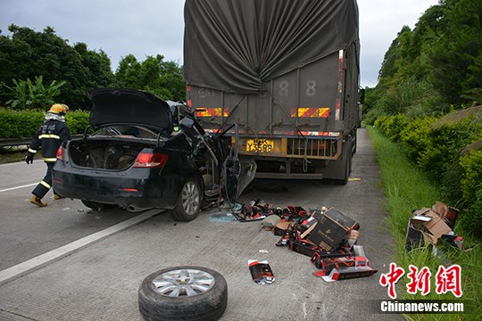 岑溪车祸最近事件图片