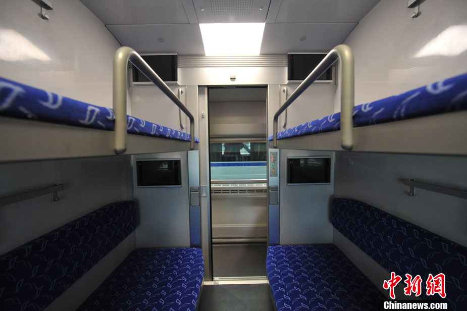 中国西南地区首次开行高级动卧列车