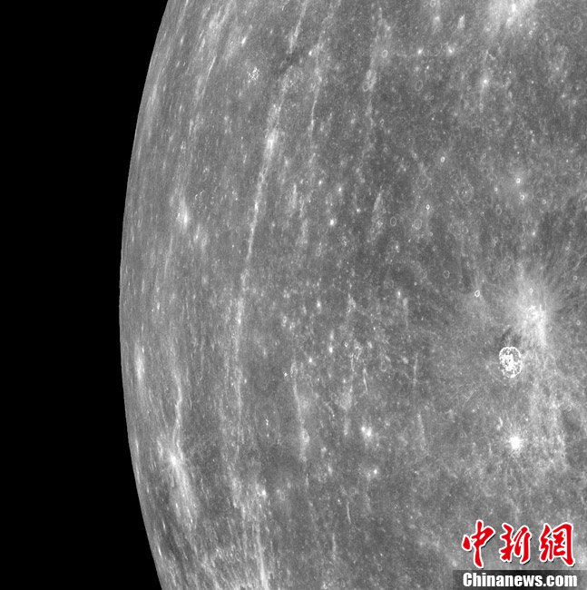 美信使号探测器拍摄首批水星照片