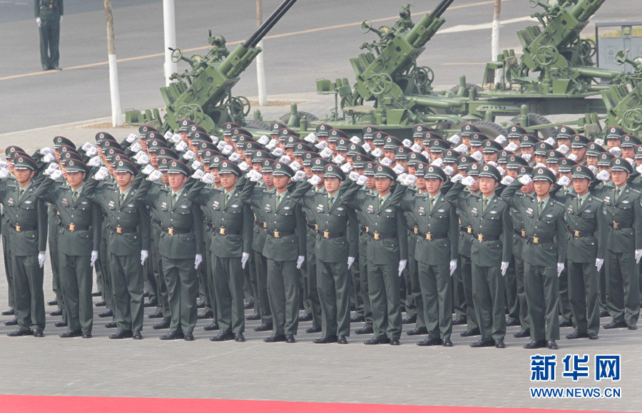 10個方隊,集中展示了新換髮的陸軍,海軍,空軍,第二炮兵07式預備役軍裝