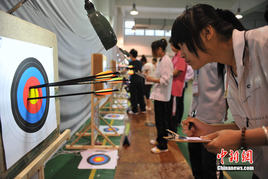 福建少数民族运动会上演射弩大战