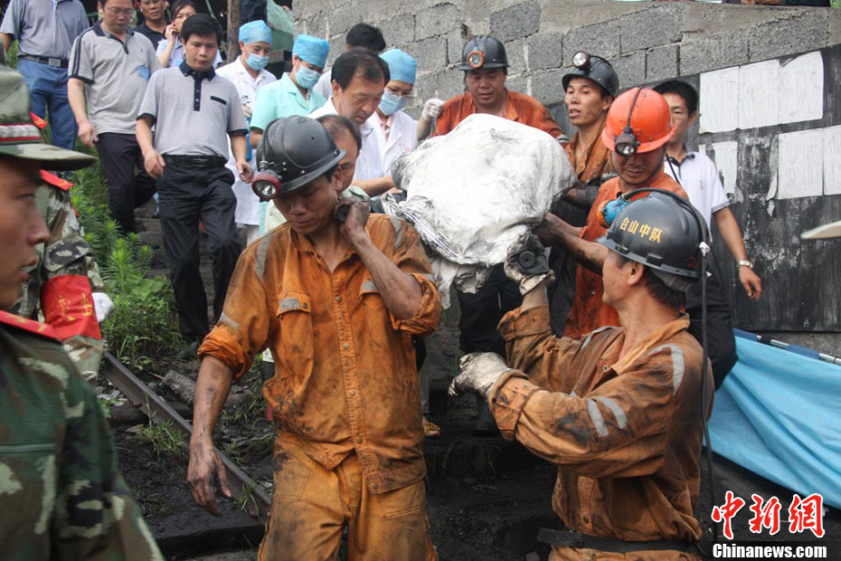 广西合山矿难两矿工被埋188小时获救