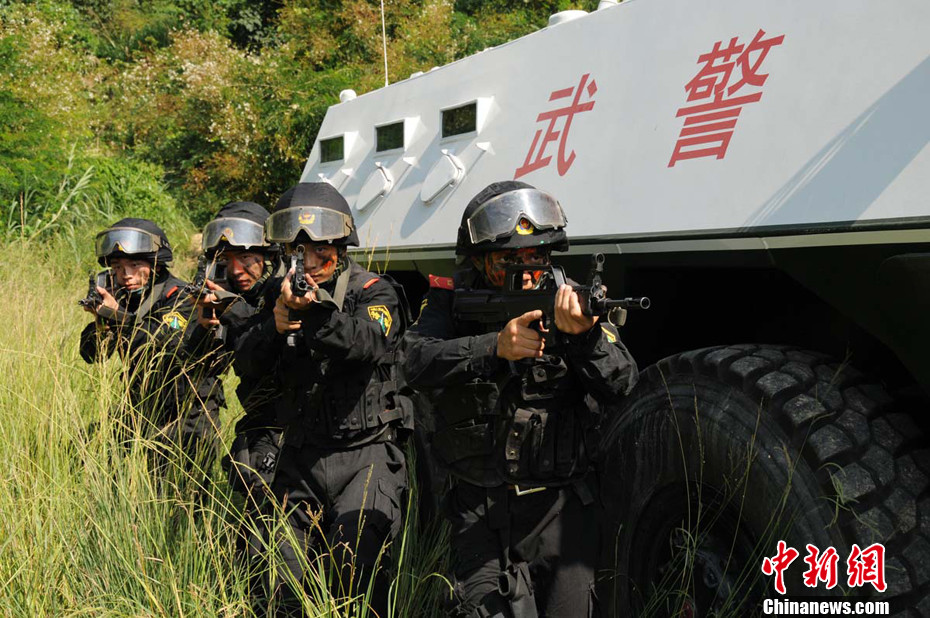 福建武警进行反恐处突演练