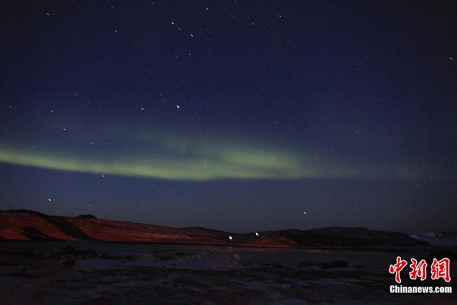 南极中山站夜空出现美丽的极光
