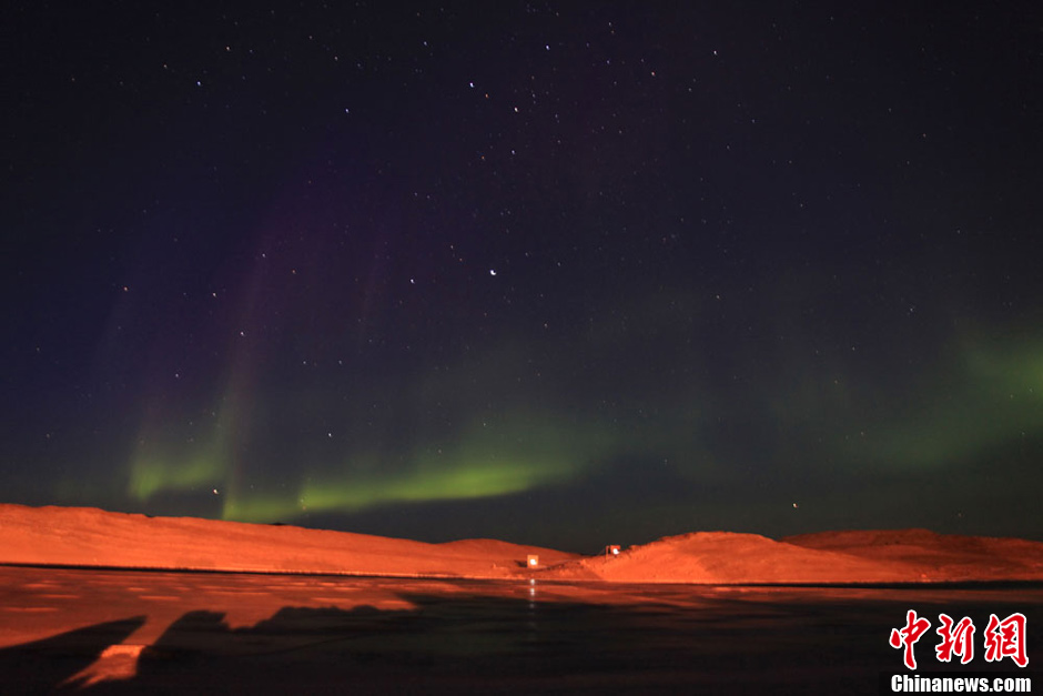 南极中山站再现神奇壮丽的极光