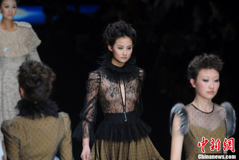 中国时装透露服装展图片